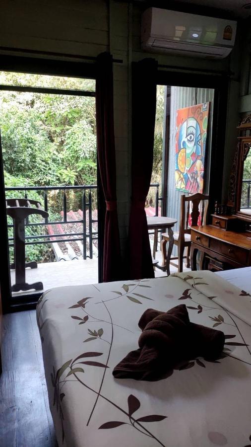Tamarind Guesthouse فرا ناخون سي أيوتثايا المظهر الخارجي الصورة